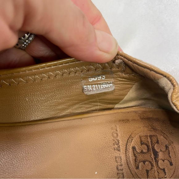 Tory Burch camel color patent leather logo ballet flats. Size 10 - Picture 7 of 7